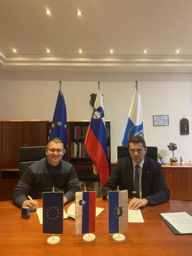 Podpisana pogodba za izgradnjo zunanjih športnih površin pri Osnovni šoli Frana Albrehta Kamnik